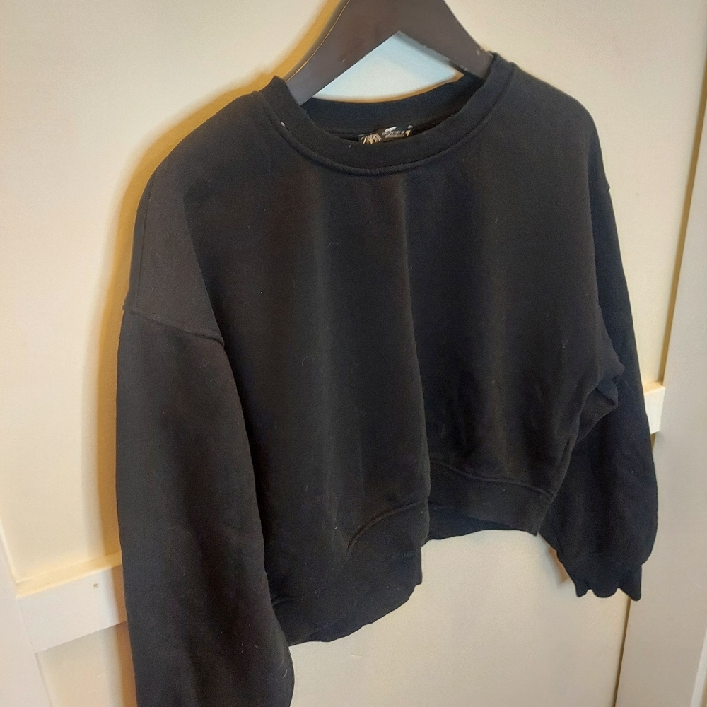 Black cropped pull over